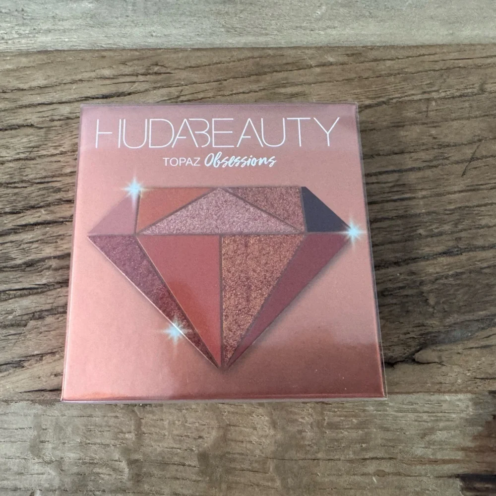 NEW IN BOX Huda Beauty Topaz Obsession Eye Palette ❤️